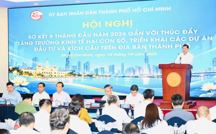  Giám đốc Sở NN-MT Nguyễn Toàn Thắng báo cáo tham luận. Ảnh: Việt Dũng 