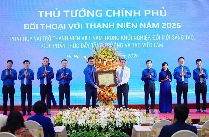 Thủ tướng Lê Minh Hưng chúc mừng nhân kỷ niệm 70 năm Ngày truyền thống Hội Liên hiệp Thanh niên Việt Nam (15/10/1956-15/10/2026). Ảnh: Dương Giang – TTXVN