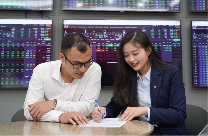 Tư vấn khách hàng tại SSI. Ảnh: SSI