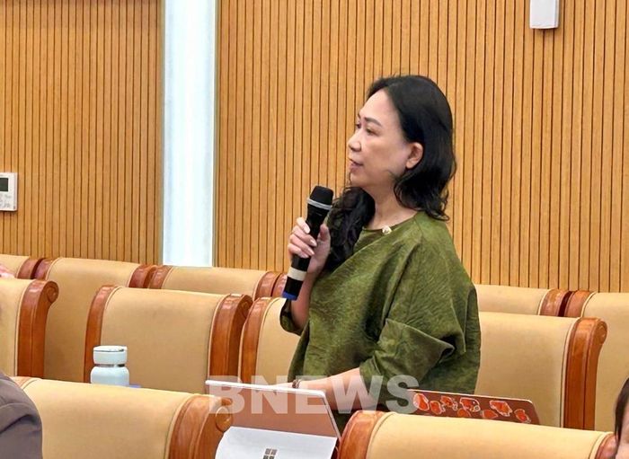 Phóng viên TTXVN trao đổi nhiều nội dung tại buổi họp báo. Ảnh: Diệp Anh/Bnews/vnanet.vn
