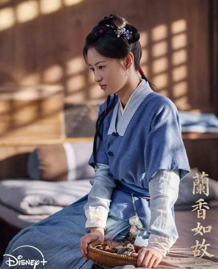 Lý Gia Hâm trong Lan Hương Như Cố, vào vai Cam Đường, nha hoàn trầm lặng, thông minh và từng bước tìm cách thoát khỏi thân phận nô tịch.