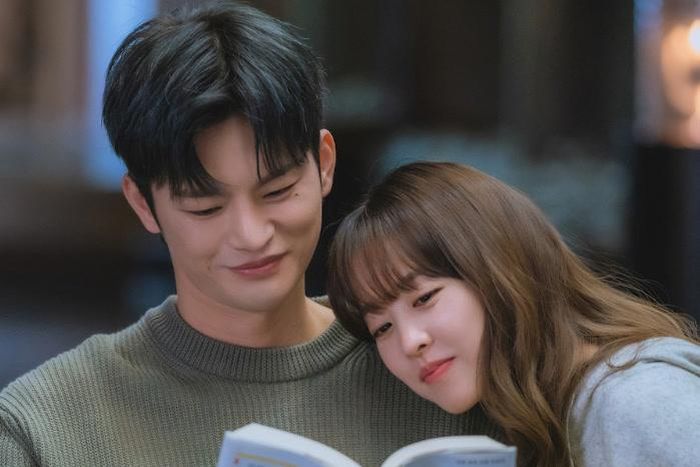 Bộ phim có sự tham gia của Park Bo Young và Seo In Guk, xoay quanh Tak Dong Kyung, một cô gái bất ngờ nhận tin mình mắc bệnh hiểm nghèo và không còn nhiều thời gian để sống. Cùng lúc đó, cô phát hiện bạn trai ngoại tình và đã có gia đình. Trong lúc tuyệt vọng, Dong Kyung ước thế giới diệt vong. Lời ước này đưa cô đến với Myul Mang, một thực thể siêu nhiên gắn liền với sự hủy diệt. Hai người sau đó ký kết một thỏa thuận đặc biệt: Myul Mang giúp Dong Kyung trải qua những ngày cuối đời không đau đớn, đổi lại cô phải chấp nhận điều kiện liên quan đến sự diệt vong của thế giới. Từ tiền đề kỳ ảo, phim mở ra câu chuyện tình yêu phức tạp, đồng thời đặt ra những suy ngẫm về sinh tử, định mệnh và giá trị của thời gian. Không chỉ có yếu tố giả tưởng, tác phẩm còn gây chú ý nhờ màu sắc lãng mạn đượm buồn và những lựa chọn đầy day dứt của các nhân vật.