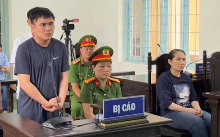 Bị cáo Nguyễn Văn Bảo Trung nghe tuyên án. Ảnh: AB