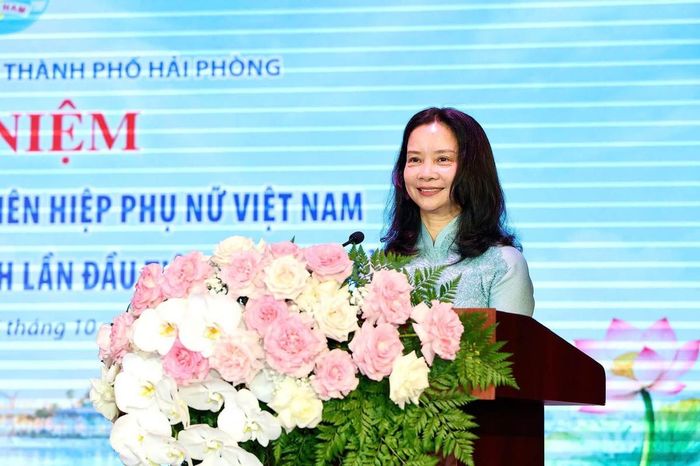 Bà Trần Thu Hương - Thành ủy viên, Phó Chủ tịch Ủy ban MTTQVN TP Hải Phòng, Chủ tịch Hội LHPN thành phố Hải Phòng - phát biểu tại Lễ kỷ niệm