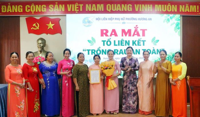 Ra mắt Tổ liên kết sản xuất rau an toàn phường Hương An