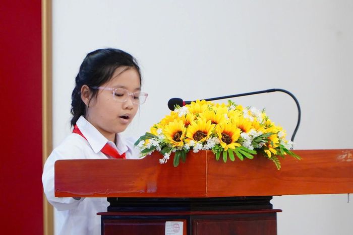 Em Tô Lâm Quỳnh Thư phát biểu tại hội thảo