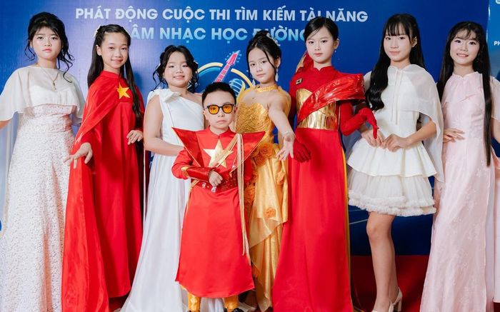 Các em học sinh tham dự lễ phát động cuộc thi