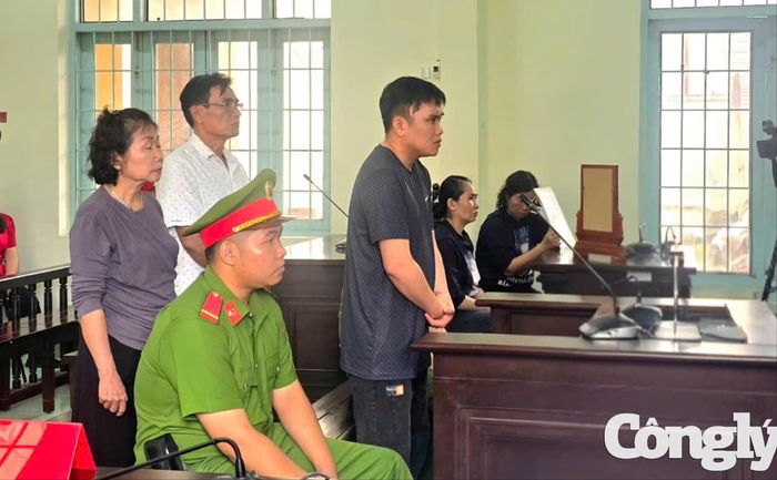 Bị cáo nghe tuyên án