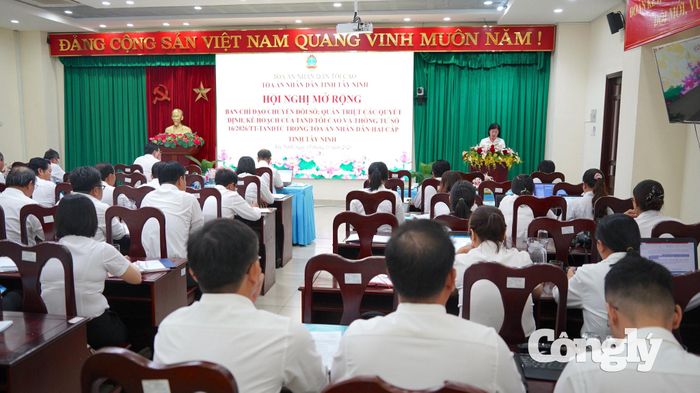 Toàn cảnh hội nghị.
