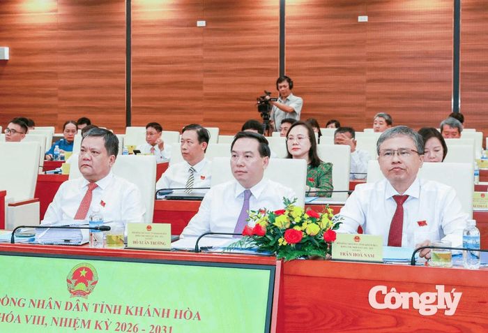Các đại biểu tham dự kỳ họp.