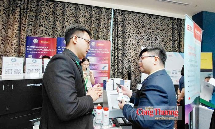 Khu vực giới thiệu công nghệ bên lề Hội nghị.