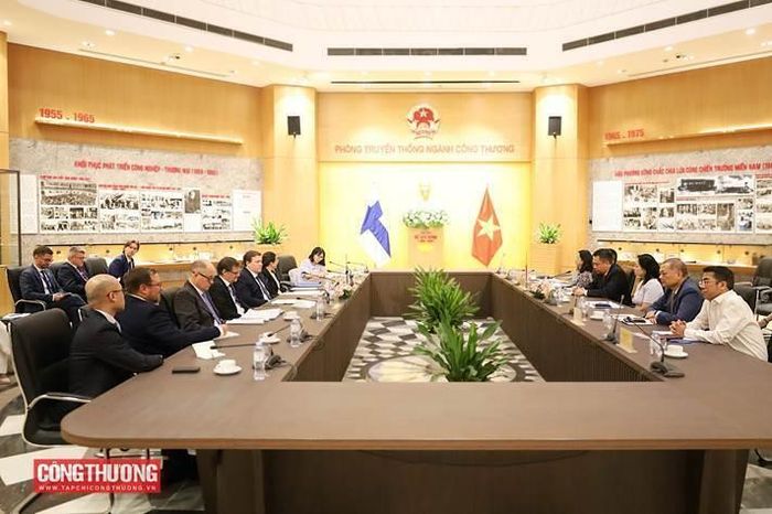 Toàn cảnh buổi làm việc.
