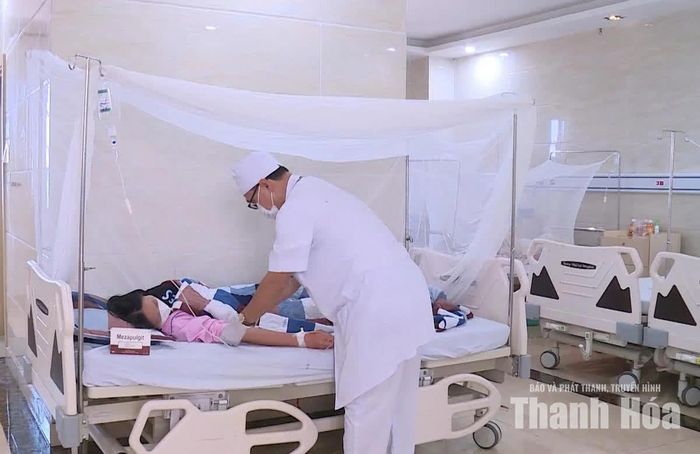 Ca bệnh sốt xuất huyết ở phường Hải Bình được cách ly điều trị tại Bệnh viện Đa khoa Quốc tế Hợp Lực.
