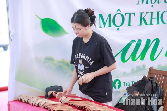 Các sản phẩm được các đơn vị bài trí gọn gàng, bắt mắt.