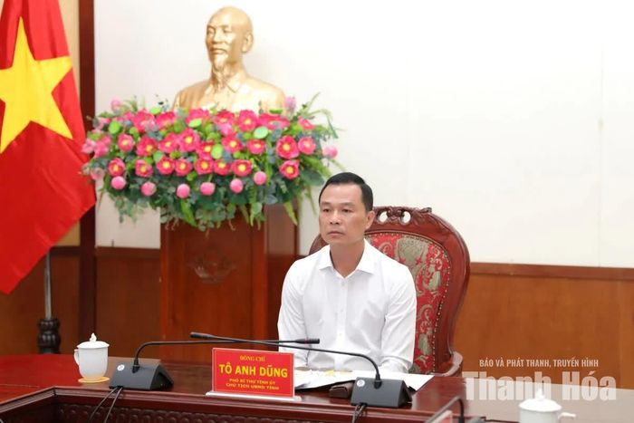 Chủ tịch UBND tỉnh Tô Anh Dũng dự hội nghị tại điểm cầu tỉnh Thanh Hóa.