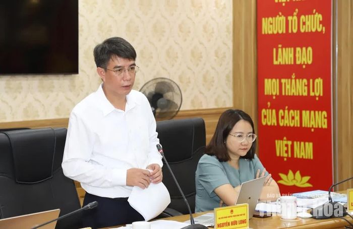 Đại biểu Nguyễn Hữu Long, Ban Pháp chế HĐND tỉnh phát biểu tại buổi giám sát.