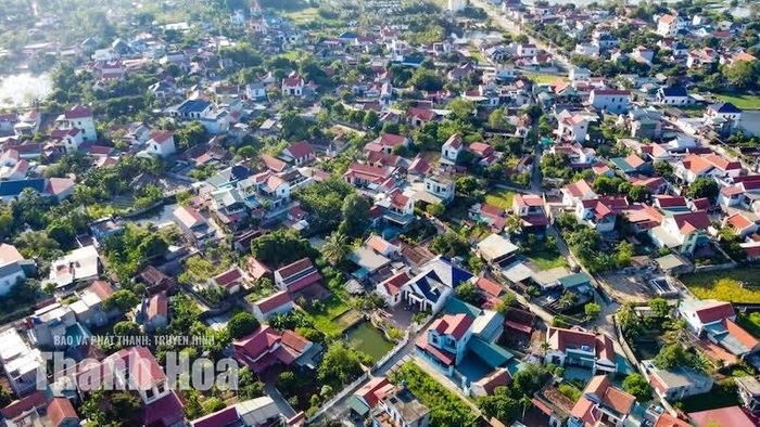 Ba Đình hôm nay mang trong mình hai vẻ đẹp: hào khí bất khuất của một thời lịch sử và sức sống bình yên của miền quê đang vươn mình phát triển. Thời gian có thể làm phai dấu những chiến lũy xưa, nhưng tinh thần Ba Đình vẫn còn đó, lặng lẽ chảy qua năm tháng, bồi đắp niềm tự hào và tình yêu quê hương trong mỗi thế hệ.