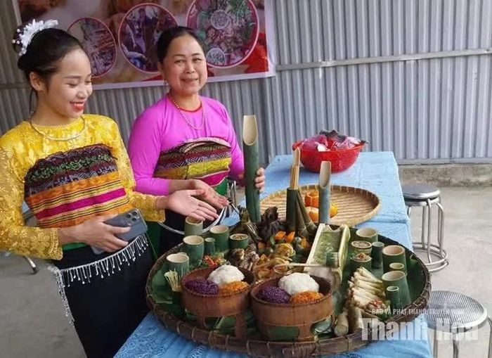 Tre luồng được sử dụng gắn với mỗi bữa ăn của du khách.