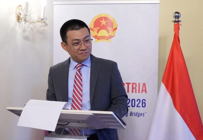 Đại sứ Việt Nam tại Cộng hòa Áo Vũ Lê Thái Hoàng phát biểu khai mạc diễn đàn. Ảnh: Chu Sơn (PV TTXVN tại Cộng hòa Séc).