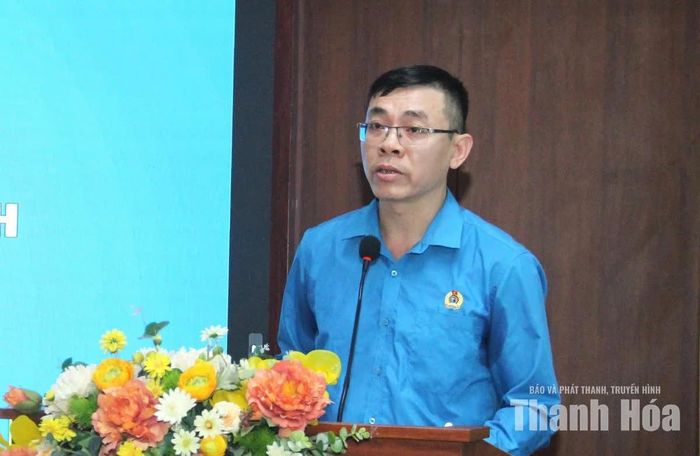 Chủ tịch Công đoàn phường Hạc Thành Nguyễn Văn Tiến phát biểu tại hội nghị sơ kết.