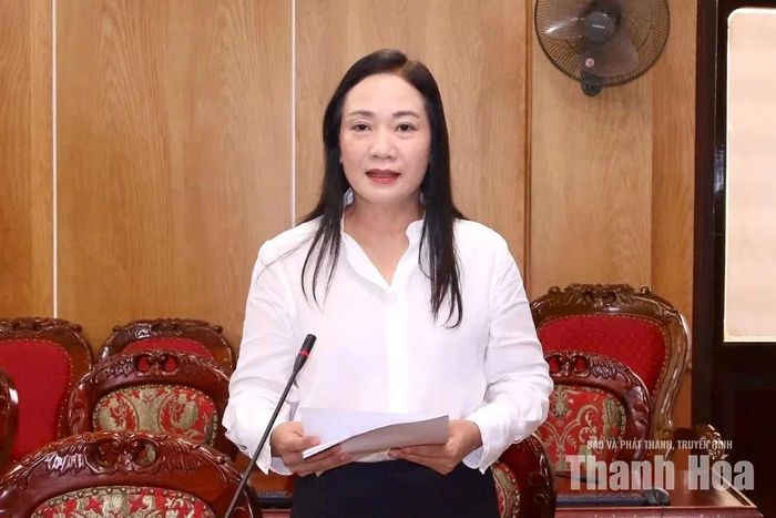 Giám đốc Sở Dân tộc và Tôn giáo Vũ Thị Hương trình bày dự thảo Đề án.
