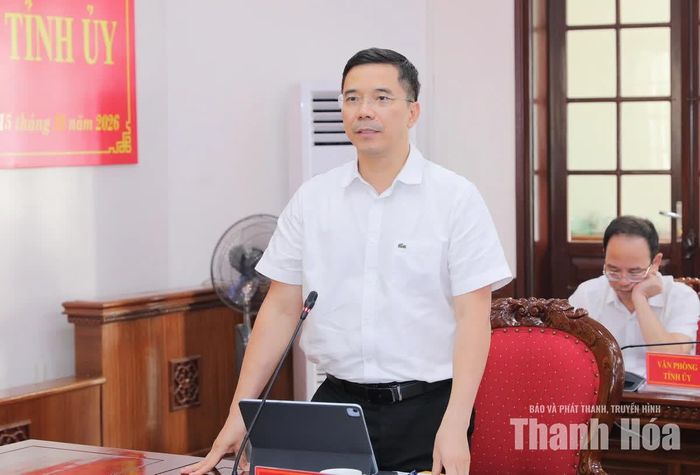 Phó Bí thư Thường trực Tỉnh ủy Nguyễn Hồng Phong phát biểu tại hội nghị.