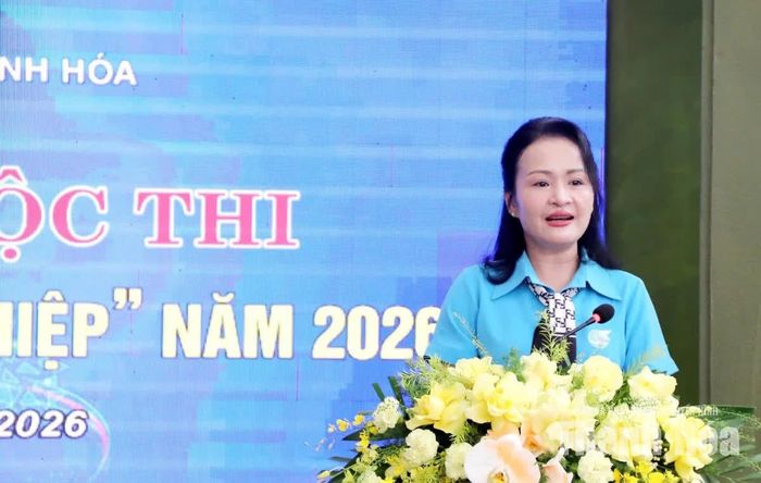 Chủ tịch Hội LHPN tỉnh Lương Thị Hạnh phát biểu khai mạc.
