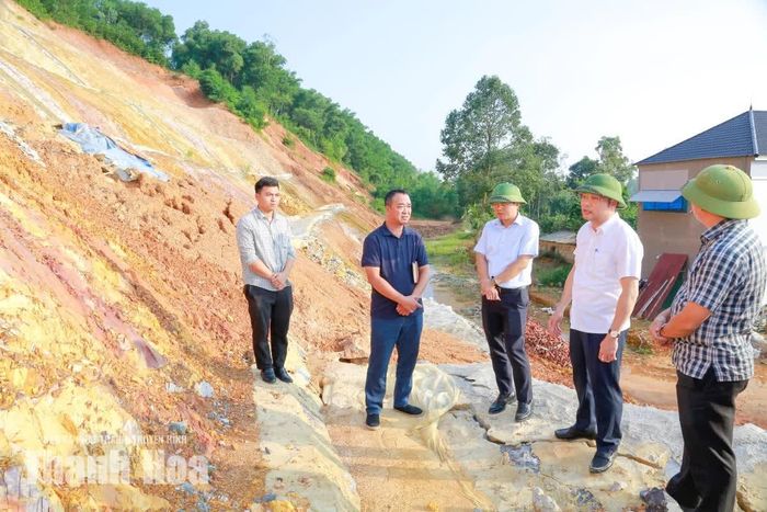 Phó Chủ tịch UBND tỉnh Cao Văn Cường chỉ đạo tại hiện trường.
