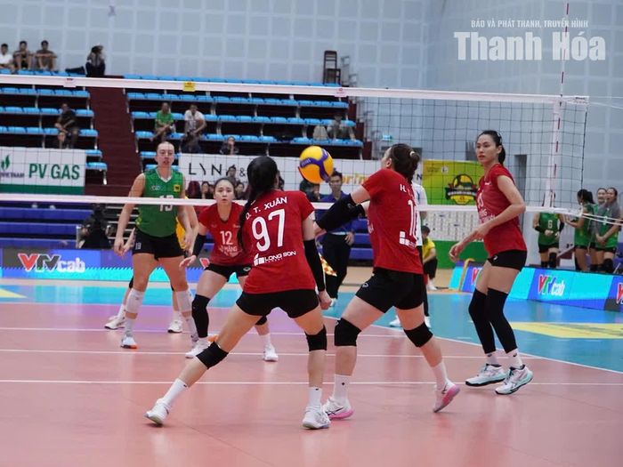 Điểm yếu nơi hàng thủ khiến XMLS Thanh Hóa chưa có được kết quả tốt tại vòng 2.