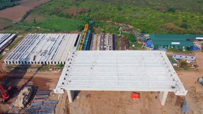Hai mũi thi công góp phần từng bước định hình diện mạo cây cầu lớn kết nối hai bờ sông, đồng thời hoàn thiện trục giao thông vành đai phía Bắc và phía Tây Hà Nội. 
