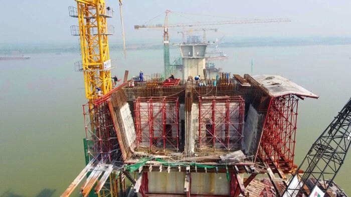 Đây là những bước quan trọng để công trình từng bước hình thành kết cấu liên tục từ đường dẫn hai phía đến khu vực vượt sông Hồng, hướng tới mục tiêu hoàn thành theo kế hoạch.