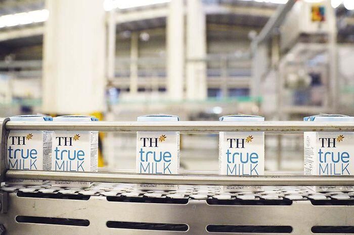 Những ly sữa tươi sạch TH true MILK là kết tinh của quy trình sản xuất nông nghiệp công nghệ cao khép kín từ đồng cỏ xanh tới ly sữa sạch.
