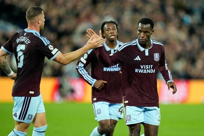 Nicolas Jakson tỏa sáng giúp Aston Villa nhấn chìm Fenerbahce. Ảnh: EPA