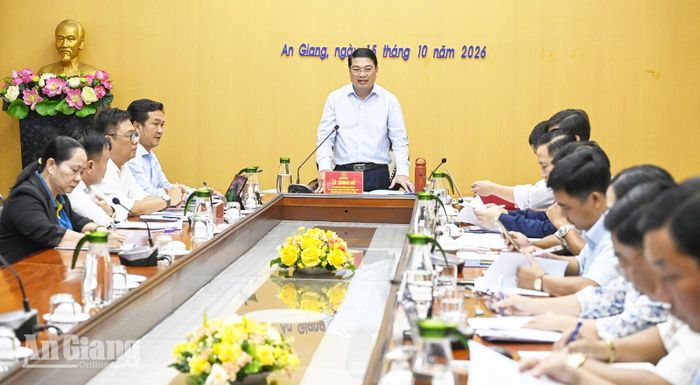 Ủy viên Ban Thường vụ Tỉnh ủy, Phó Chủ tịch UBND tỉnh An Giang Lê Trung Hồ phát biểu kết luận buổi làm việc.