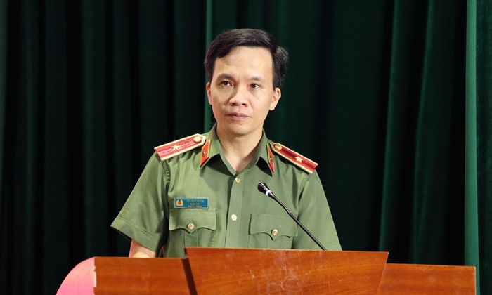  Thiếu tướng Bùi Duy Hưng phát biểu tại hội thảo. 