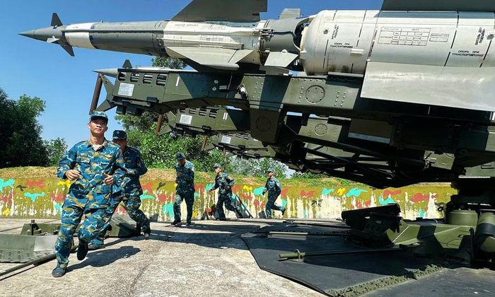 Cán bộ, chiến sĩ Tiểu đoàn 122, Trung đoàn 284 huấn luyện sẵn sàng chiến đấu.