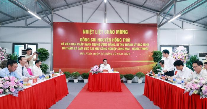  Quang cảnh buổi làm việc. 