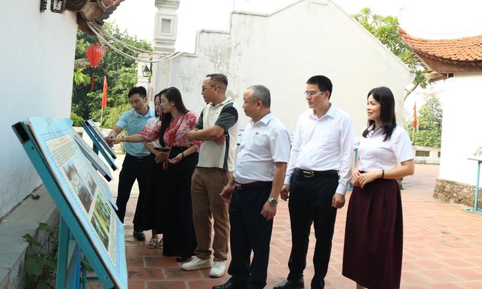 Đoàn khảo sát tìm hiểu nội dung các chương trình trải nghiệm tại di tích Văn Miếu Bắc Ninh (phường Võ Cường).