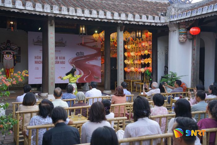 Sự kiện “Hồn phố trăm năm - Mạch ngầm thuần hậu” góp phần tôn vinh các giá trị văn hóa truyền thống của đô thị di sản. Ảnh: DUY AN