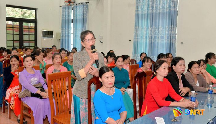 Nhiều ý kiến, kiến nghị được trình bày tại diễn đàn đối thoại “Lắng nghe phụ nữ nói”. Ảnh: LAM KHUÊ