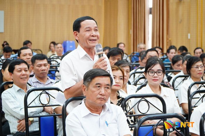 Đại diện các tổ dân phố phát biểu ý kiến tại hội nghị. Ảnh: TÂM ĐAN