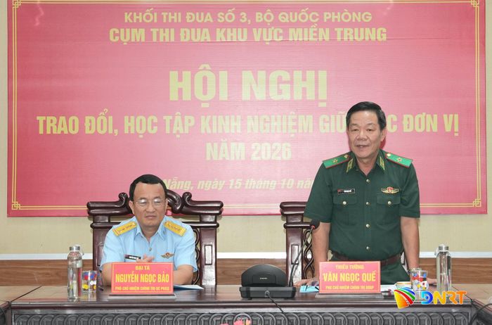 Thiếu tướng Văn Ngọc Quế, Phó chủ nhiệm Chính trị Bộ đội Biên phòng phát biểu chỉ đạo tại Hội nghị. Ảnh: HUỲNH CHÍN