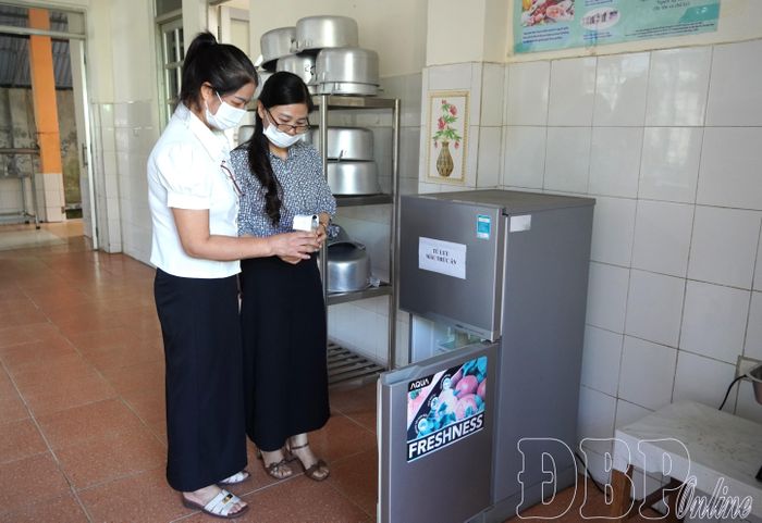 Phân hiệu Mầm non Noong Bua lưu mẫu thức ăn theo quy định.