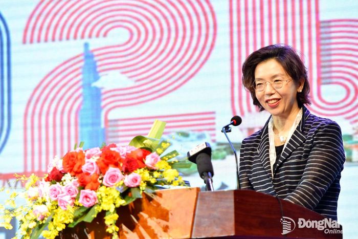 Đại sứ Hàn Quốc tại Việt Nam Lee Miyon phát biểu tại hội nghị. Ảnh: Ngọc Liên