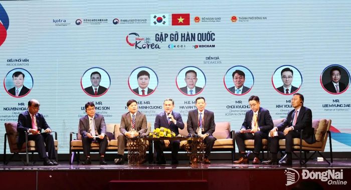 Các đại biểu tham gia phiên thảo luận Nâng tầm quan hệ Đối tác chiến lược toàn diện Việt Nam - Hàn Quốc: Đột phá về thương mại, đầu tư bền vững và phát triển nguồn nhân lực chất lượng cao trong kỷ nguyên số. Ảnh: Ngọc Liên