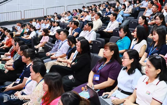 Tập thể cán bộ, viên chức, người lao động, cộng tác viên chuyên trách Báo và Phát thanh, Truyền hình Đồng Nai dự hội nghị. Ảnh: Thành Nam