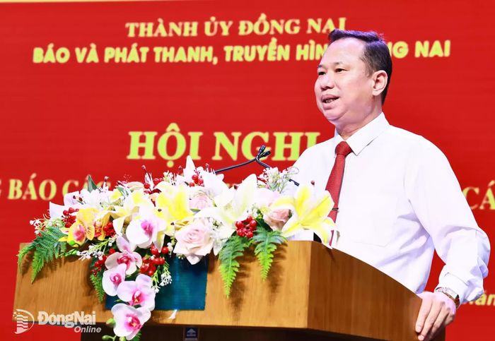 Phó Giám đốc phụ trách Báo và Phát thanh, Truyền hình Đồng Nai Nông Thanh Tuấn phát biểu tại hội nghị. Ảnh: Thành Nam