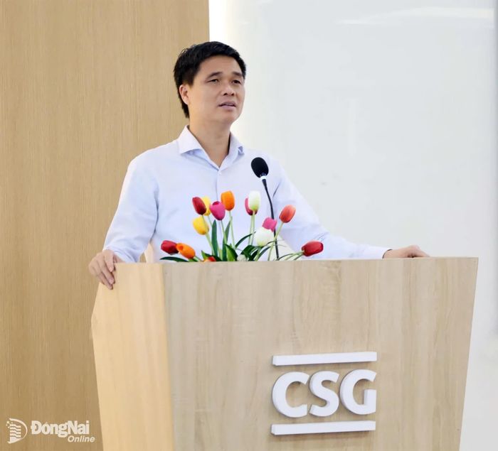 Phó Chủ tịch Thường trực Tổng Liên đoàn Lao động Việt Nam Ngọ Duy Hiểu phát biểu tại hội nghị. Ảnh: N.Hòa