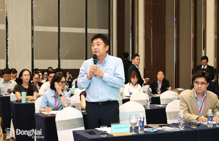 Doanh nghiệp Hàn Quốc đối thoại với lãnh đạo thành phố. Ảnh: Ngọc Liên