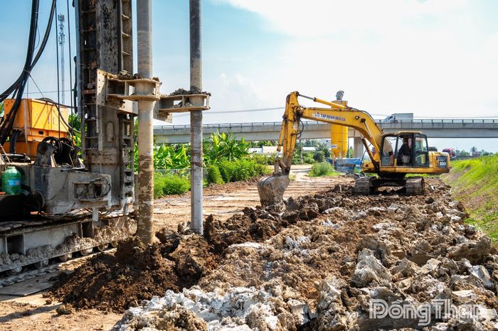 Để đẩy nhanh tiến độ dự án, khó khăn về mặt bằng cần sớm được tháo gỡ.
